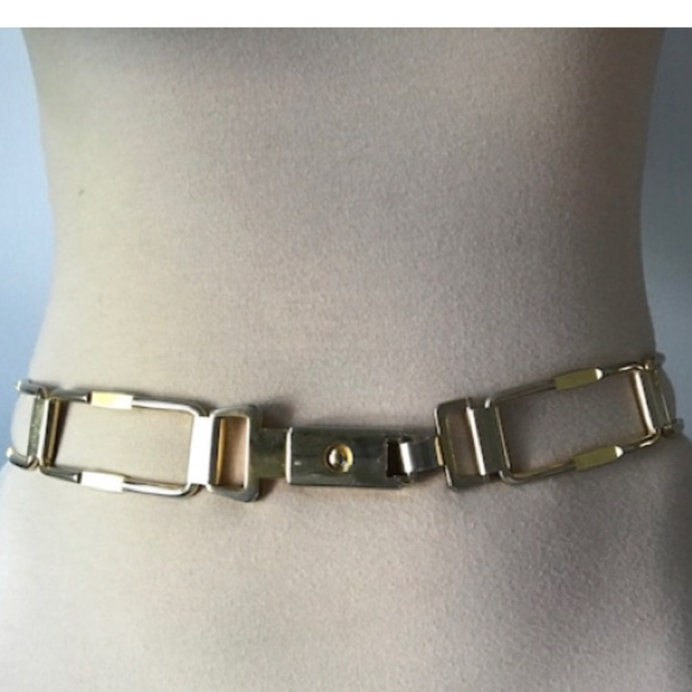 Vintage 60's Designer Goldtone "Mod. Dep. Adolfo Made in Italy" size 30 inches